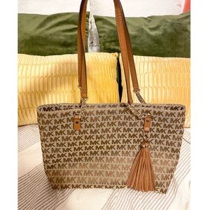 Michael Kors bag. Medium size.